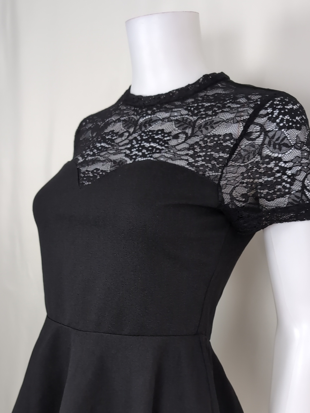 SHEIN Black Sweetheart Short Sleeve Lacy Peplum Blouse Top Size Small - Picture 2 of 9